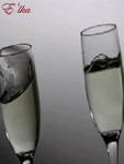 Два бокала с шампанским